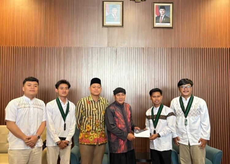 Silaturahmi HMI Cabang Kabupaten Bandung bersama DKM Masjid Raya Al-Jabbar dalam mendorong penguatan peran masjid sebagai pusat dakwah, pendidikan, dan kesejahteraan sosial menuju Masjid Civil Society.