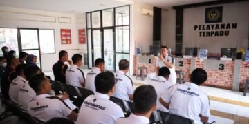 Pastikan Pelayanan Optimal, Lapas Mojokerto Bahas Persiapan Idul Fitri 1447 H Dalam Rapat Santai 30 WhatsApp Image 2026 03 20 at 11.03.02