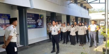 Karutan Bengkulu Pimpin Briefing Pagi, Pastikan Kesiapan Layanan Kunjungan Idul Fitri Hari Ketiga 29 WhatsApp Image 2026 03 23 at 09.00.38