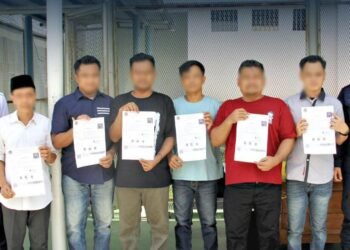 6 WBP Lapas Bengkulu bebas melalui program integrasi, awali langkah baru penuh harapan bersama keluarga dan masyarakat. Doc. humas