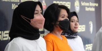 Natalia Rusli Ditampilkan ke Publik Usai Menyerahkan Diri karena Kasus Penipuan dan Penggelapan (Sumber: Humas Polres Metro Jakarta Barat)