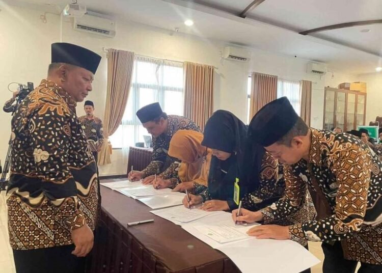 foto berita kamad mtsn 4 menandatanganan perkin 2026 695773f934777c36e25c1102