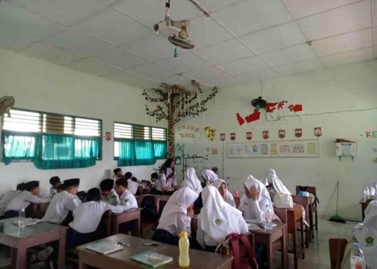 Siswa MTsN 4 Bantul Antusias Belajar PKn dengan Teka-Teki Silang 46 foto berita siwi 696ae7a8ed64154ad3125e63