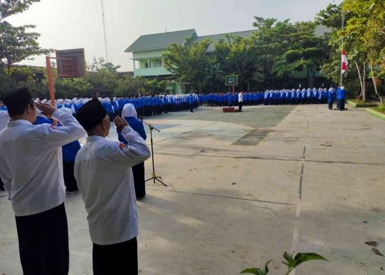 foto berita upacara hari senin 697715fced64157baf363292