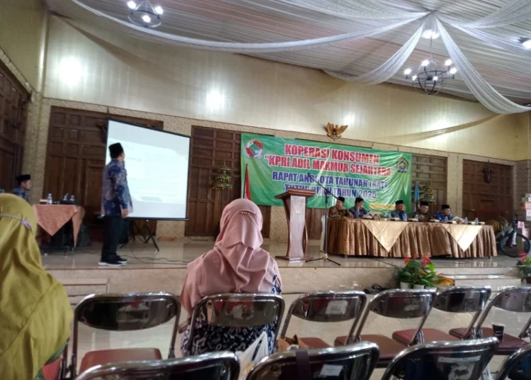 Perkuat Sinergi dan Transparansi, Guru MTsN 4 Bantul Hadiri RAT Koperasi Adil Sejahtera 46 foto rat 142202620260214212528