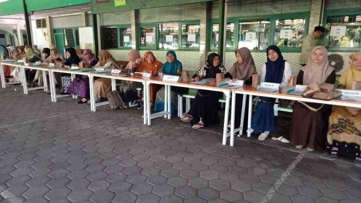 Keceriaan Wali kelas MTsN 4 Bantul Menerima POT Acara Pengajian 46 foto wali kelas 11zon 697db157ed641542dc563073