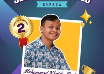 Muhammad Khoidir Padlan Ismaya, siswa SMAN 2 Kuningan, meraih Juara 2 lomba cipta puisi tingkat nasional Pentas BCP Karya Organizer Semarang.