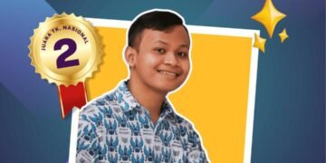 Muhammad Khoidir Padlan Ismaya, siswa SMAN 2 Kuningan, meraih Juara 2 lomba cipta puisi tingkat nasional Pentas BCP Karya Organizer Semarang.