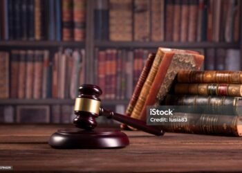 Menilik Konsep Dan Praktik Konstitusi: Sistem Pemerintahan Indonesia 52 law office, lawbooks and wooden judge's gavel Law concept