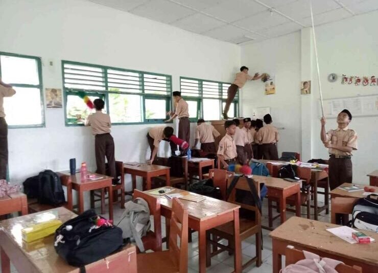 MTsN 4 Bantul Laksanakan Jumat Bersih, Kelas 7E Tunjukkan Semangat kebersamaan 46 whatsapp image 2026 02 08 at 19 25 55 6988815334777c372d671bb2