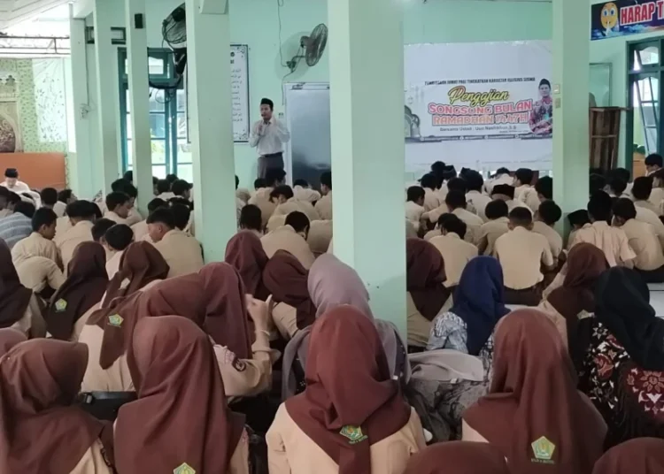 Pengajian Menyongsong Bulan Romadhon di MTsN 4 Bantul dengan Tema Penguatan Karakter Siswa 46 whatsapp image 2026 02 19 at 07232820260219072416