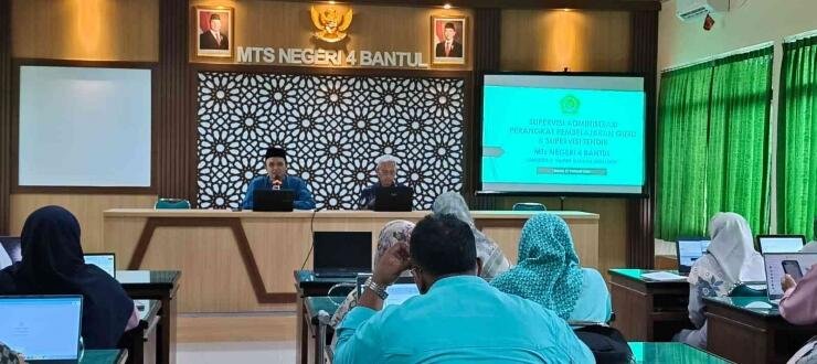 Kepala MTsN 4 Bantul Laksanakan Supervisi Administrasi 46 whatsapp image 2026 02 28 at 22 09 51 69a305e034777c40a7011b82