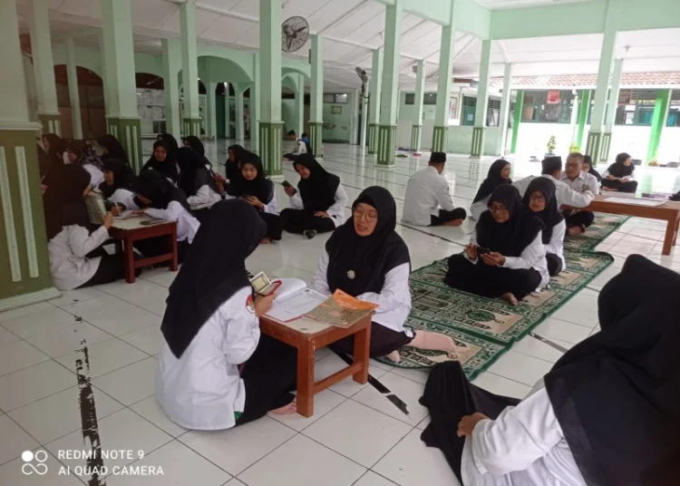 Guru Karyawan MTsN 4 Bantul Rutin Setoran Hafalan di Bulan Ramadhan 46 whatsapp image 2026 03 04 at 10591020260304110029