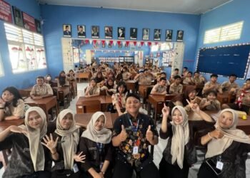 Mahasiswa Magang Kependidikan Program Studi PGSD Universitas PGRI Semarang Laksanakan Sosialisasi Mitigasi Bencana Gempa Bumi di SDN Ngarus 02 Pati 46 GAMBAR 1. SOSIALISASI MITIGASI BECANA GEMPA BUMI
Sumber :PDD, Ruang Kelas SD Negeri Ngarus 02 Pati, Sabtu (28/03/2026). (dok.PDD)