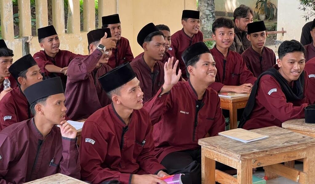 UNDIRA Edukasi Konversi Energi Listrik di Pesantren Quantum IDE Bekasi 49 6