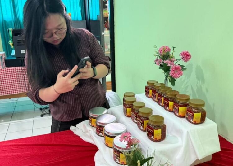 Siswi SMKN 3 Jakarta Praktek Membuat Konten