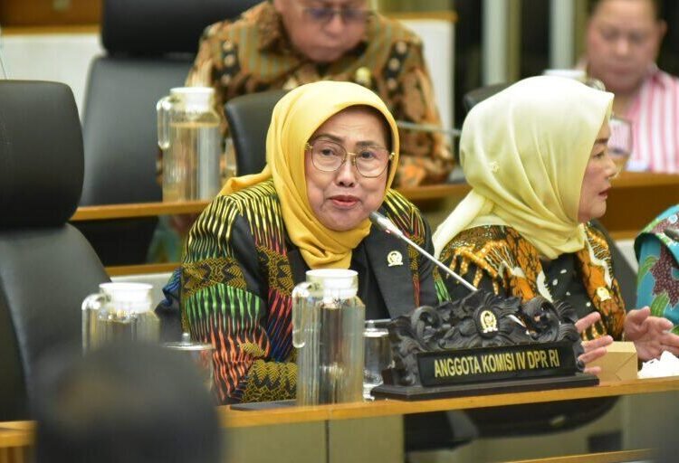Anggota Komisi IV DPR RI Endang Setyawati Thohari dalam Rapat Dengar Pendapat Umum RDPU di Ruang20260414141715 768x512 1