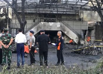 Relevansi Pancasila di Era Modern : Opini Terhadap Kasus Bom Surabaya 2018 dalam sudut pandang Pancasila (Catatan Redaksi : Tidak dibenarkan menggunakan media/foto dari website berita lain (antara) tanpa izin) 59 (Pengeboman Surabaya 2018 source : wikipedia)