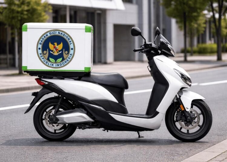 21 Ribu Motor Listrik untuk Program Gizi, Emang Perlu? 46 Electric scooter with delivery box in city 1