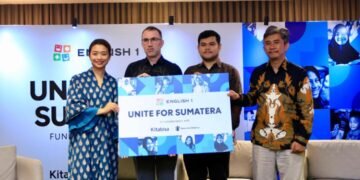 English 1 berkolaborasi dengan KitaBisa dan Save the Children Indonesia untuk membantu anak-anak terdampak banjir Sumatra