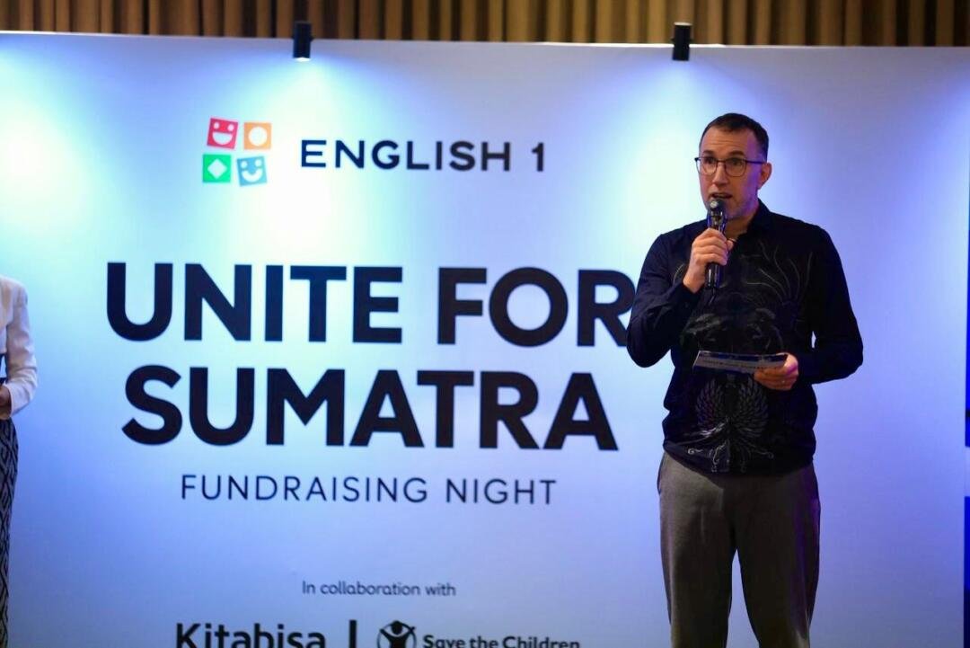 “English 1 Unite for Sumatra” Himpun Rp 100 Juta untuk Pemulihan Anak Terdampak Banjir 47 Operation Director English 1, Christopher Lloyd
