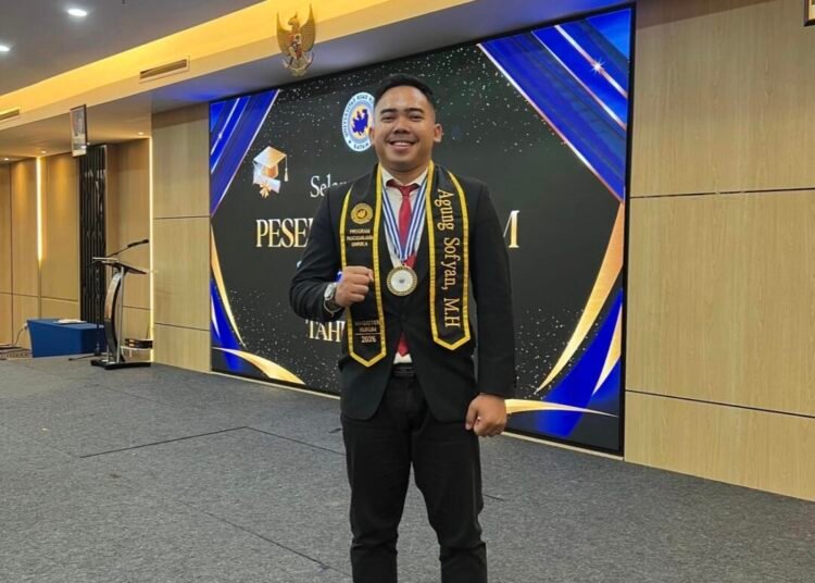 Foto Yudisium Agung Sofyan. (Sumber: Universitas Riau Kepulauan)