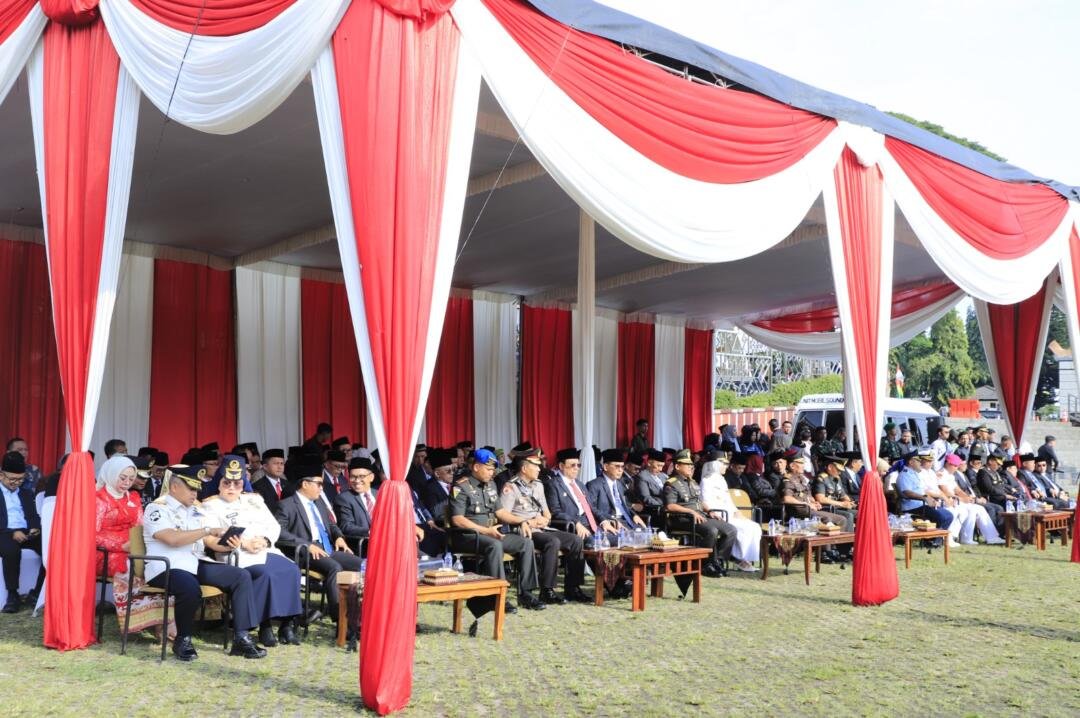 Peringati HUT ke-62 Provinsi Lampung, Jajaran Kanwil BPN Provinsi Lampung Ikuti Upacara Khidmat di Lapangan Korpri 49 WhatsApp Image 2026 04 01 at 11.36.37 3