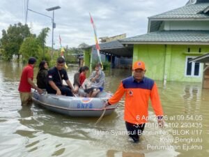 ”Fisika Rumah Panggung : Peluang Kearifan Lokal Bengkulu Menjinakkan Potensi Banjir” 47 WhatsApp Image 2026 04 07 at 09.43.08