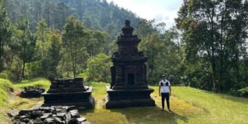Hamam as Visitors on 5th temple of Gedong Songo