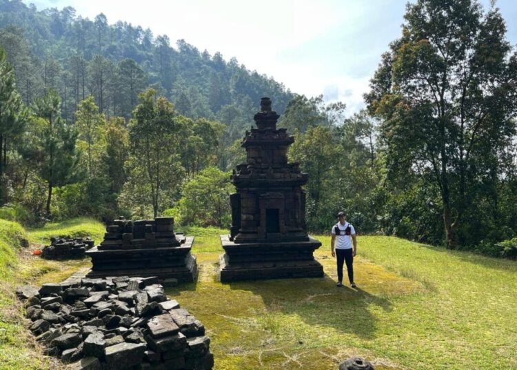 Hamam as Visitors on 5th temple of Gedong Songo