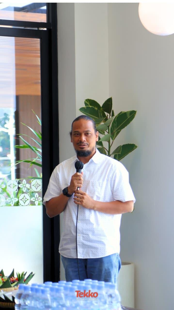 Suparyadi - GM Tekkomemberikan sambutan