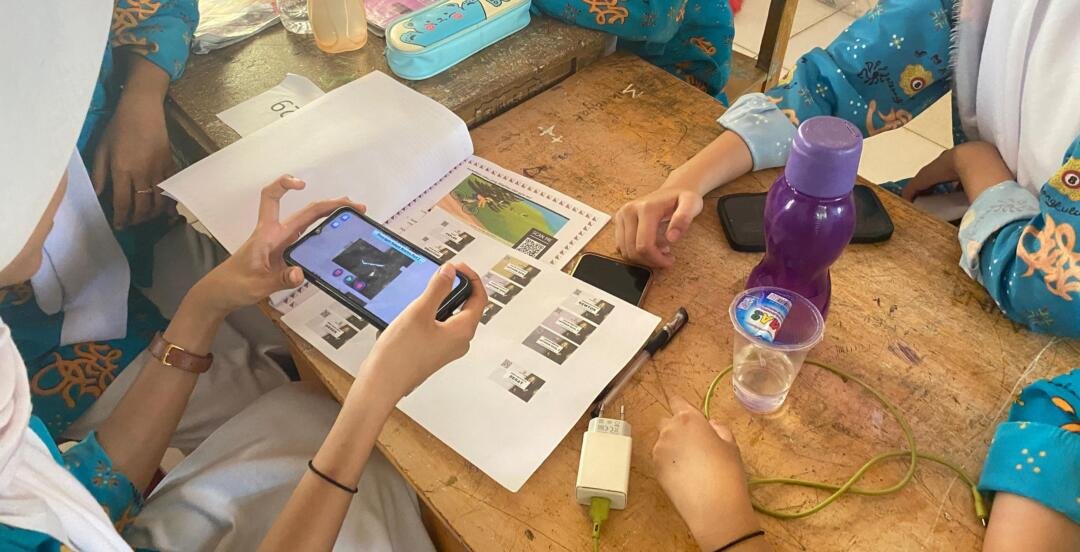 ”Mendongkrak Skor Tanpa Bosan : Rahasia Sukses Hasil Belajar Siswa Lewat Media Augmented Reality Berbantuan Unity” 48 WhatsApp Image 2026 04 11 at 23.13.09 1