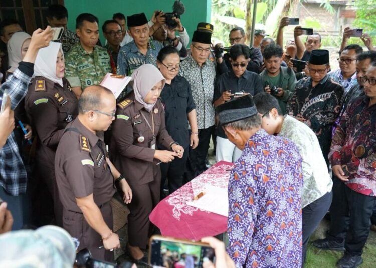 Perjuangan Panjang, Akhirnya Sertipikat Tanah Mbah Tupon Kembali ke yang Berhak 46 WhatsApp Image 2026 04 12 at 18.15.37 1