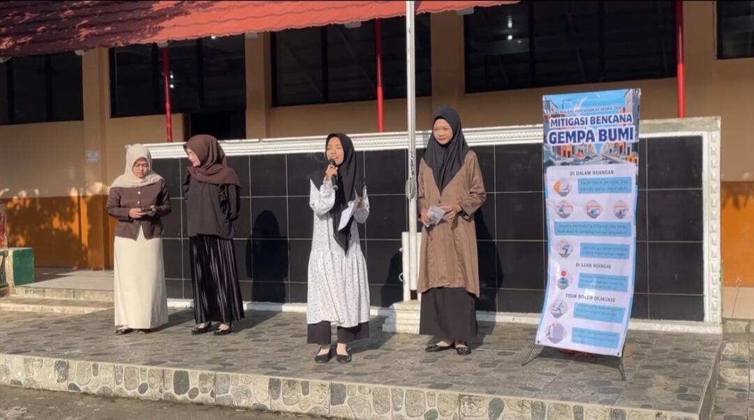 Satu Langkah Siaga, Sejuta Nyawa Terjaga: Sosialisasi Mitigasi Bencana Alam Gempa Bumi di SDN Srondol Wetan 06 oleh Mahasiswa Magang Kependidikan UPGRIS 47 WhatsApp Image 2026 04 14 at 10.47.16 AM