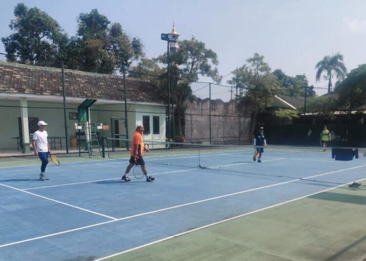 Silaturahim dan Olahraga Tenis Bersama Kodim 0809 Kediri dan Pengurus PTK