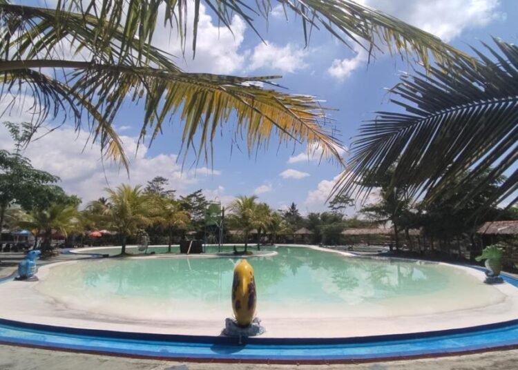 “Liburan vibes di kolam rasa pantai”