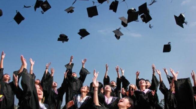 (Foto: Wisuda (Sumber: Yoursay/suara.com))
