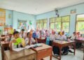 Salah satu bentuk peduli lingkungan: Siswa-siswi SMPN 2 Jati Kudus membawa tempat makan dan botol minum secara mandiri dari rumah. Sumber: Istimewa.