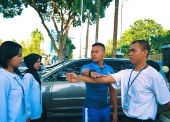 Taruna Imigrasi melakukan pelatihan dasar PBB dan Kesamaptaan kepada CPNS Imigrasi. (Sumber: Dokumentasi Humas Kanimsus Batam)