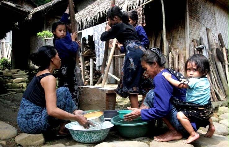 Dilema Pendidikan Ditengah Kuatnya Tradisi Suku Baduy 48 Foto masyarakat baduy (Sumber: Pinterest)