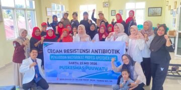 Mahasiswa Profesi Apoteker UHO Angkatan XV bersama masyarakat peserta penyuluhan pencegahan resistensi antibiotik di Puskesmas Puuwatu (Sumber: Dokumentasi Pribadi)