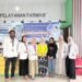 Mahasiswa Program Studi Apoteker Universitas Halu Oleo angkatan XV foto bersama masyarakat (Sumber: Dokumentasi Pribadi)