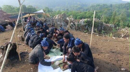 Dilema Pendidikan Ditengah Kuatnya Tradisi Suku Baduy 46 Foto masyarakat baduy (Sumber: Pinterest)
