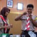 Anggota Saka POM Bima Melaksanakan Praktek Uji Cepat Bahan Berbahaya pada Makanan