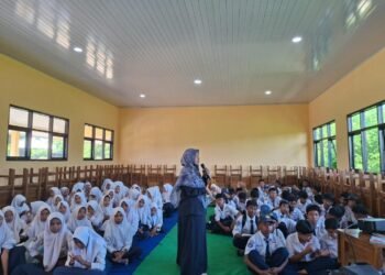 Balai POM di Bima Edukasi Siswa SMPN 2 Unter Iwes