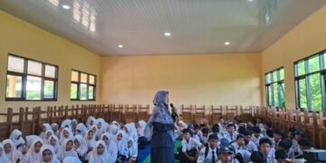 Balai POM di Bima Edukasi Siswa SMPN 2 Unter Iwes