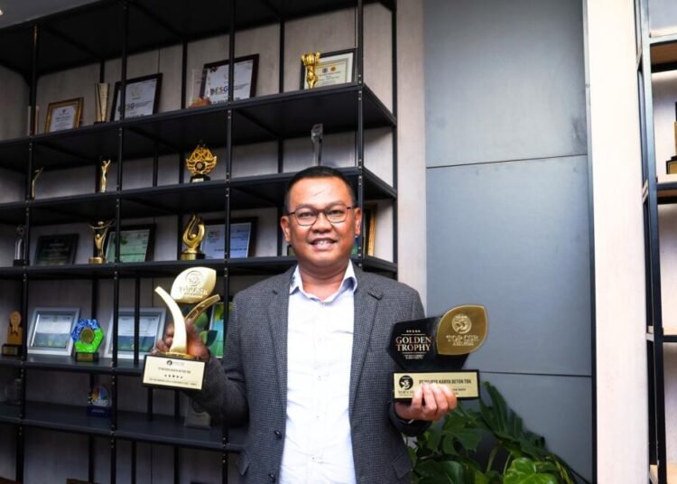 CEO WIKA Beton Borong Penghargaan CSR 2026