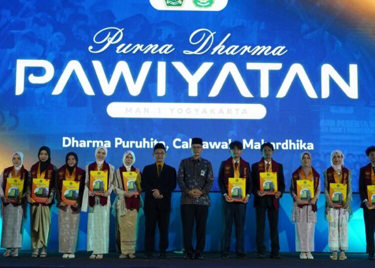 MAN 1 Yogyakarta Apresiasi 19 Wisudawan Terbaik 47 DSC07180