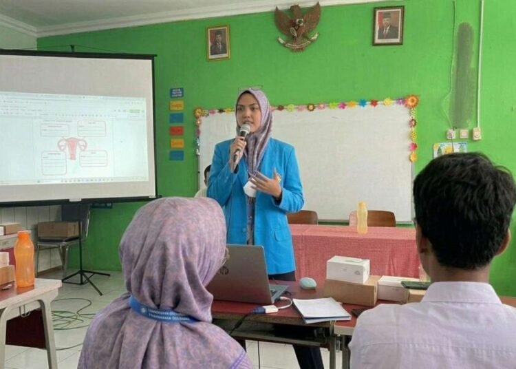 DewiAnggrainiDenganAlmet22