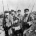French troops wearing an early form of gas mask in the trenches during the 2nd Battle of Ypres.(Sumber: Hulton Archive / Stringer / Getty Images)